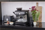 SAGE Cafetera express - SAGE BARISTAIMPRESSTRUFFE, 15 bar, 1850 W, 480 ml, 2 tazas, Negro - Imagen 2
