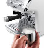 DE Cafetera espresso - DE LONGHI EC 9155.W, 15 bar, 1300 W, 2 tazas, Blanco - Imagen 3