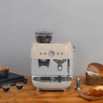 SMEG Cafetera express - SMEG EGF03CREU, 15 bar, 1650 W, 2 tazas, Beige - Imagen 6
