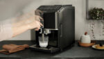 SIEMENS Cafetera superautomática - SIEMENS EQ.300 TF301E19, 15 bar, 1300 W, 1 tazas, Negro - Imagen 8