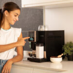 CECOTEC Cafetera superautomática - CECOTEC Cremmaet Compactccino Black Rose, 19 bar, 2000 W, 400 ml, 0 tazas, 300 - Imagen 6