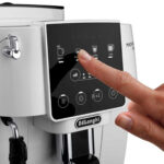 DE Cafetera superautomática - DE LONGHI Magnifica S ECAM220.20.W, 15 bar, 1450 W, 2 tazas, Blanco - Imagen 2