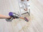 Dyson Aspirador escoba - Dyson Cyclone V10™ Absolute, Potencia succión 150 AW, Sin cable, Tecnología ciclónica, 60 min, Níquel - Imagen 6