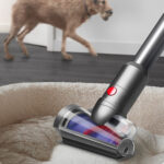 DYSON Aspirador escoba - DYSON 485350-01, 140 W, Potencia de succión 140 AirWatt, Depósito 0,35 l, Autonomía 60 min, Niquel - Imagen 3