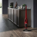 AEG Aspirador escoba - AEG 900 277 539, 18 V, Potencia de succión 0 W, Depósito 0,3 l, Autonomía 45 min, Rojo - Imagen 5